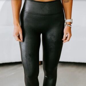 Spanx Faux Leather Leggings. Black. Size SP